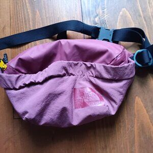The North Face Mountain Lumbar Pack Rose Gold